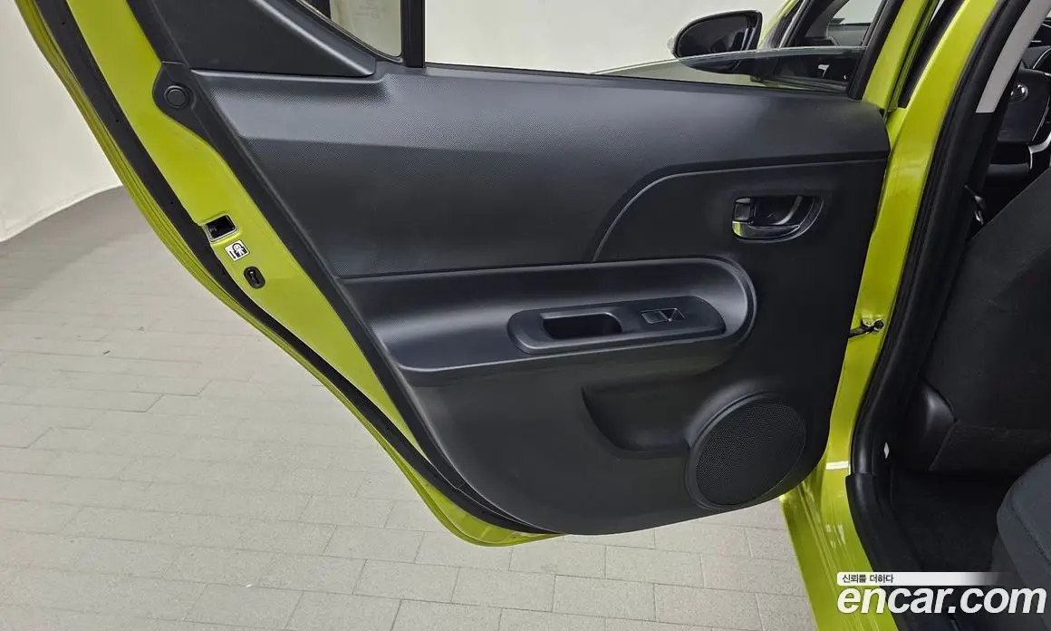 Toyota Prius 2018 1.5 автомат (гидро), фото 14