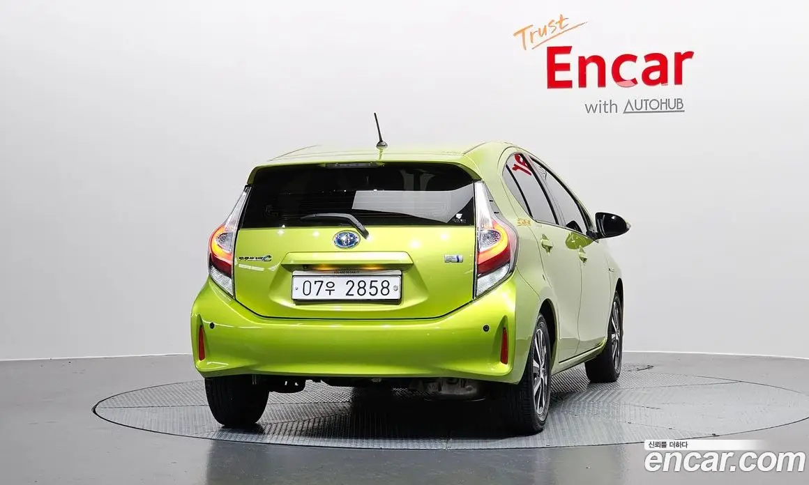 Toyota Prius 2018 1.5 автомат (гидро), фото 3