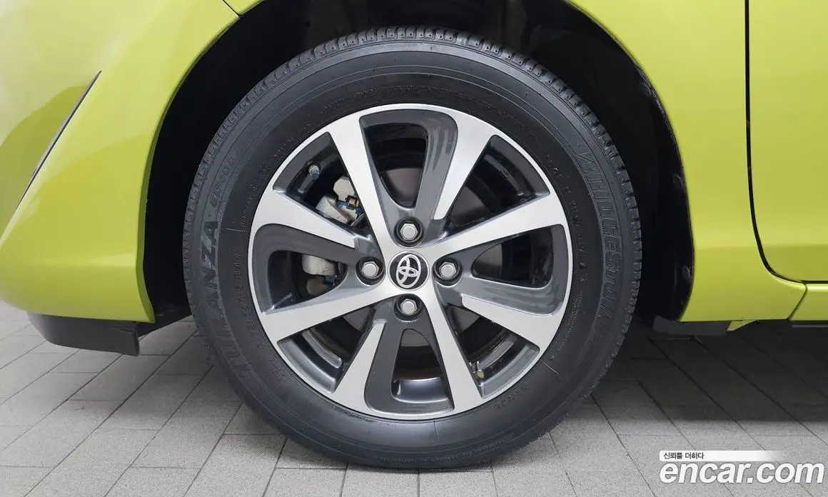 Toyota Prius 2018 1.5 автомат (гидро), фото 4