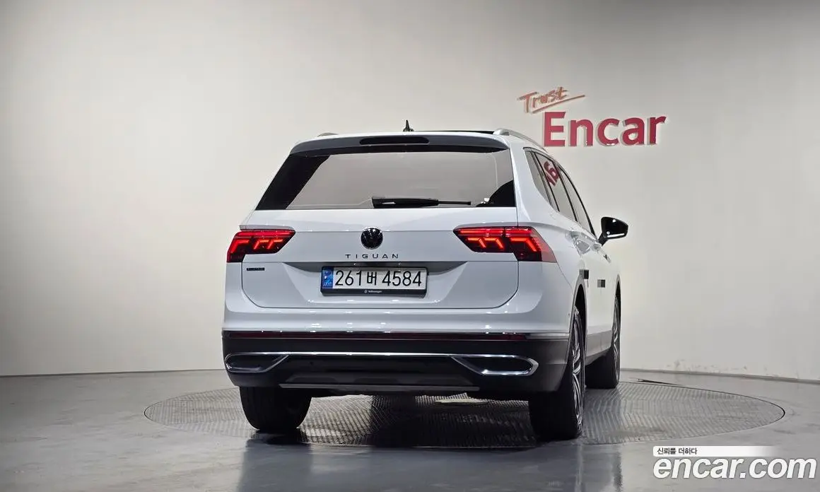 Volkswagen Tiguan 2022 2.0 автомат (гидро), фото 4 Volkswagen Tiguan 2022 2.0 автомат (гидро), фото 4