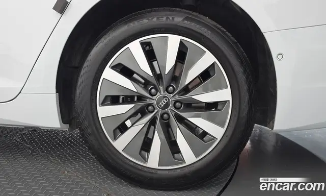 Audi A6 2021 2.0 автомат (гидро), миниатюра 7