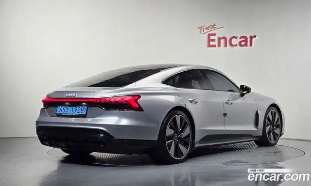 Audi e-tron GT, 2021, 121 131 км