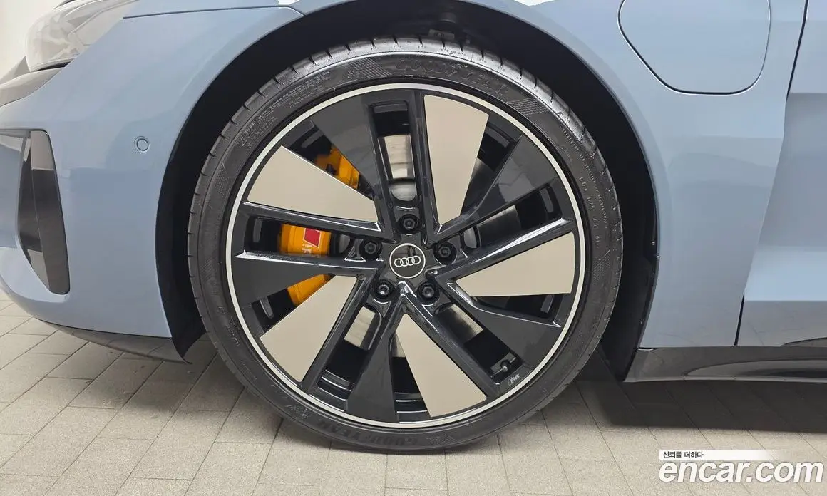 Audi e-tron GT 2022 0.1 автомат (гидро), фото 5 Audi e-tron GT 2022 0.1 автомат (гидро), фото 5