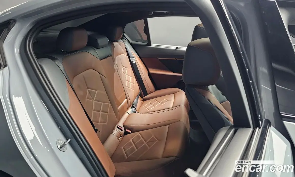 BMW 5 серия 2024 2.0 автомат (гидро), фото 17