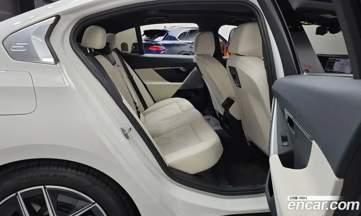 BMW 5 серия 2024 2.0 автомат (гидро), фото 17