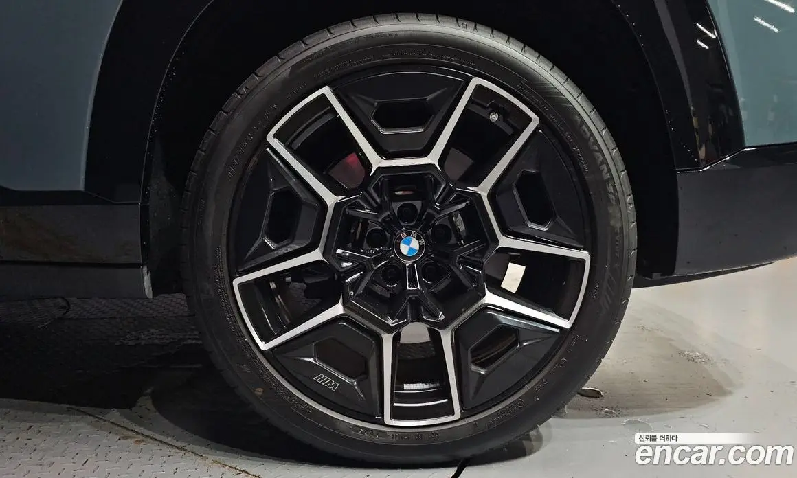 BMW XM 2025 4.4 автомат (гидро), фото 7 BMW XM 2025 4.4 автомат (гидро), фото 7