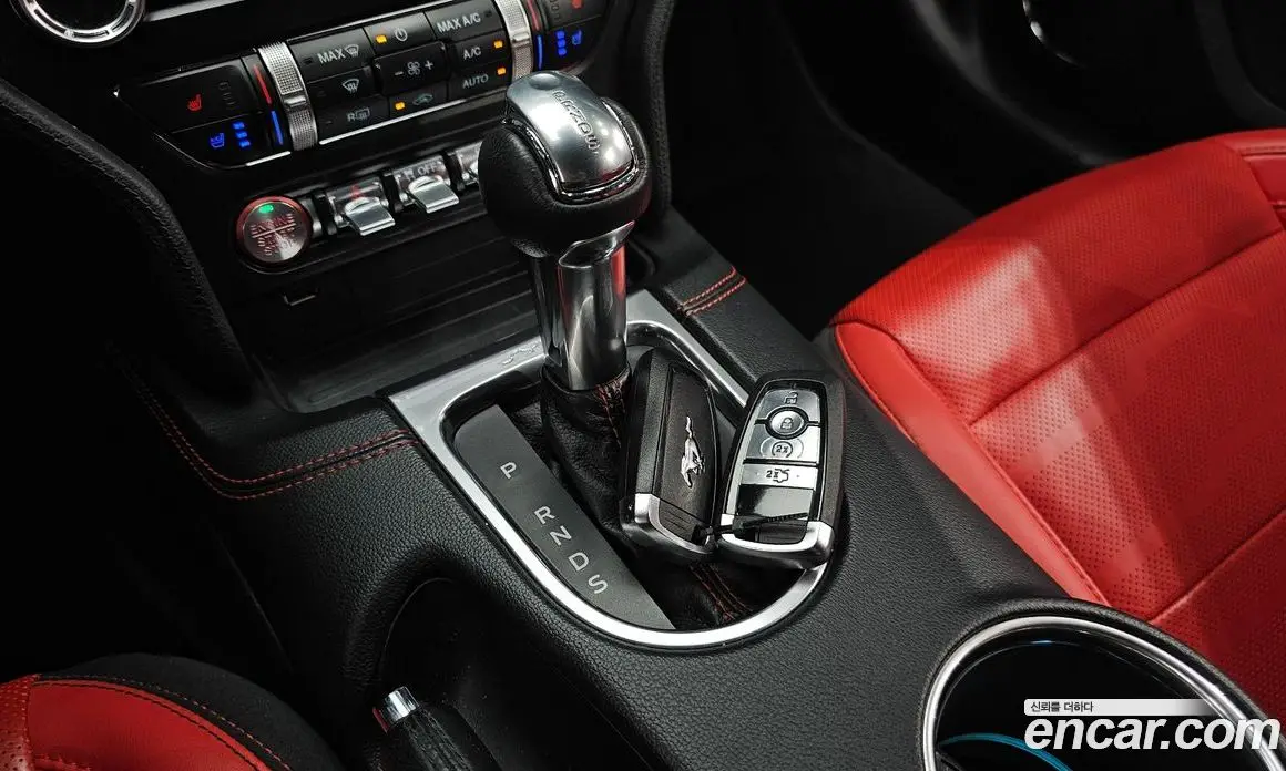 Ford Mustang 2022 2.3 автомат (гидро), фото 12
