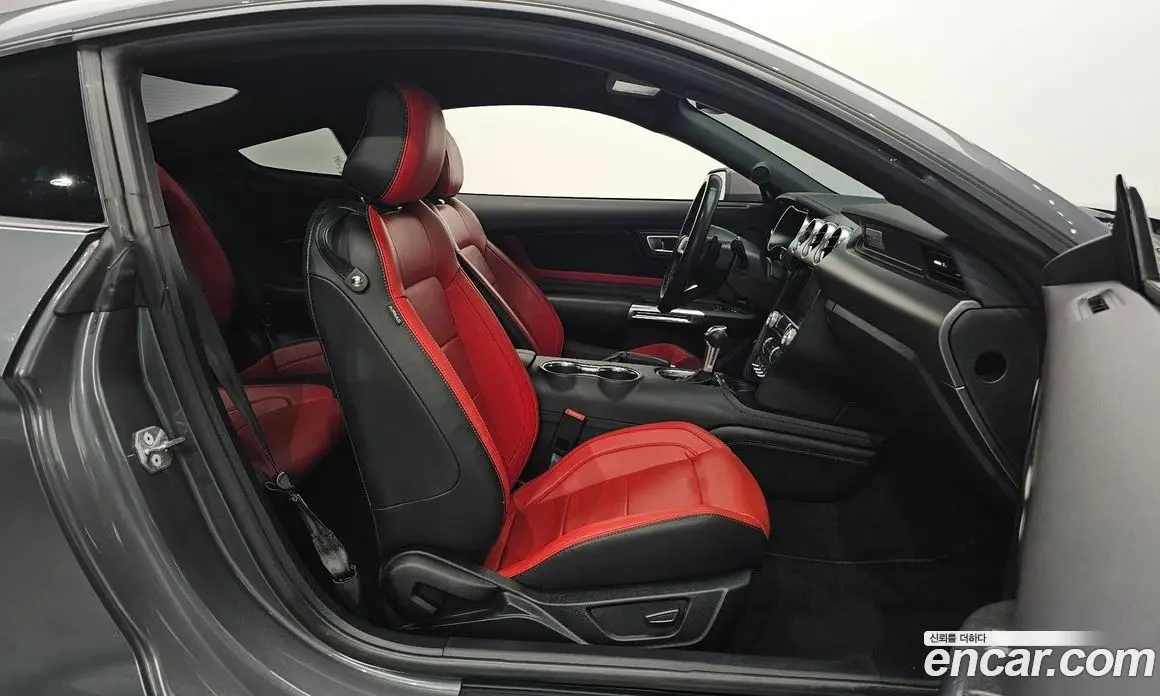 Ford Mustang 2022 2.3 автомат (гидро), фото 13