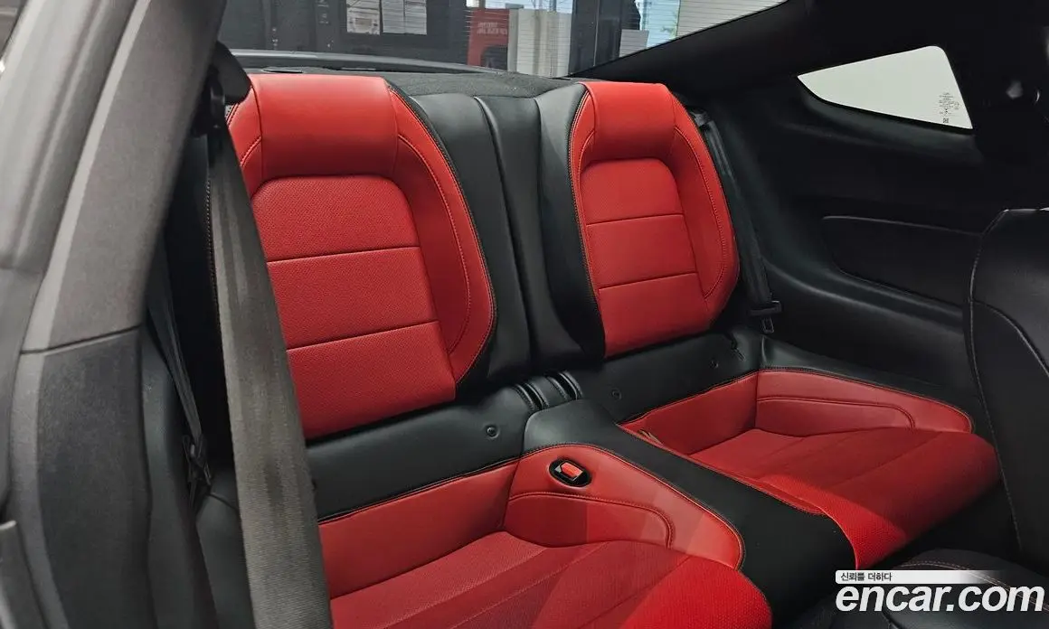 Ford Mustang 2022 2.3 автомат (гидро), фото 16