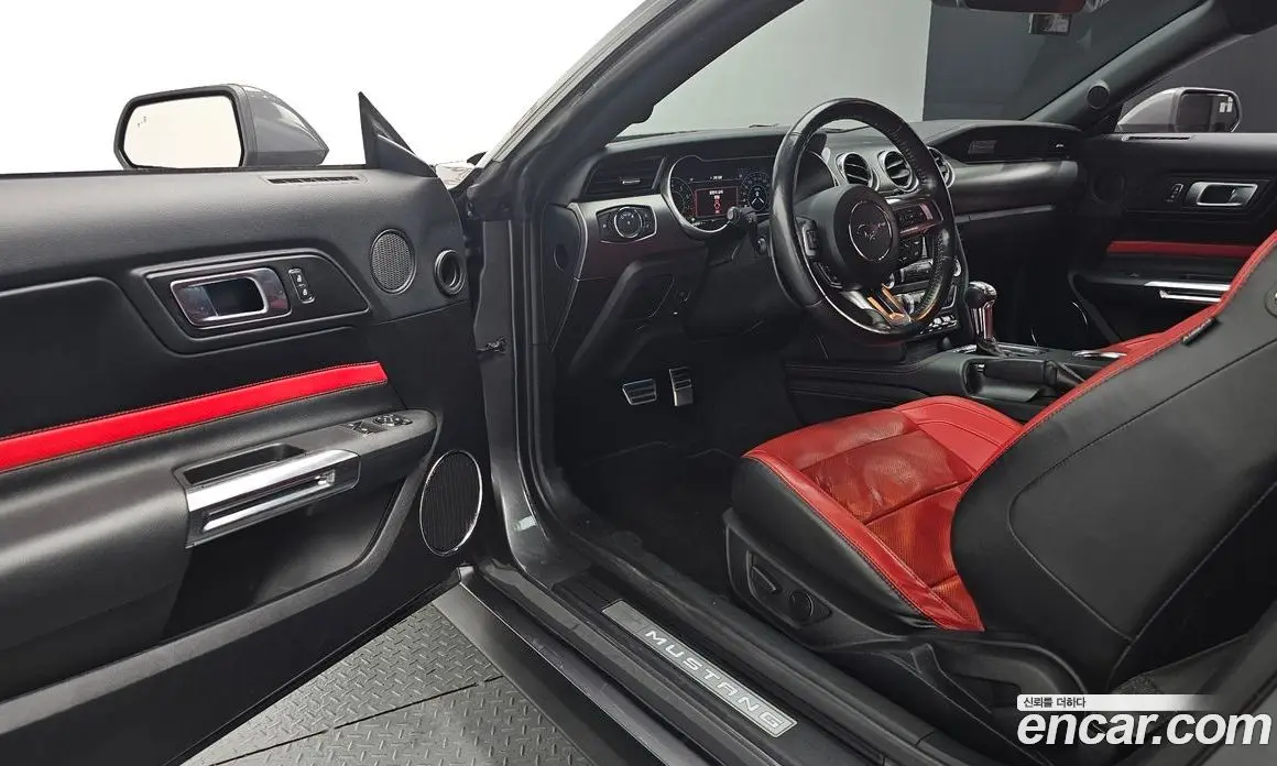 Ford Mustang 2022 2.3 автомат (гидро), фото 17