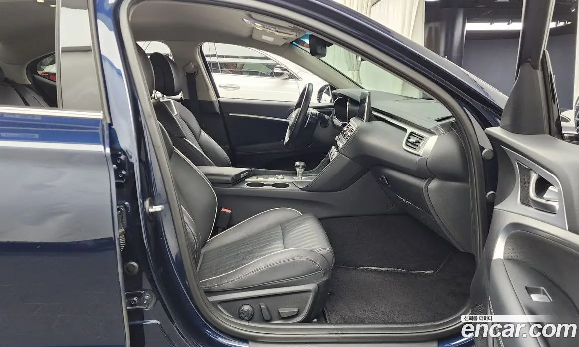 Genesis G70 2018 2.2 автомат (гидро), фото 17 Genesis G70 2018 2.2 автомат (гидро), фото 17