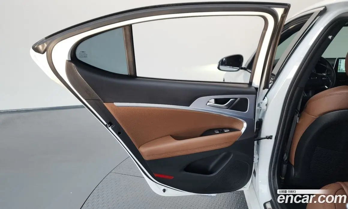 Genesis G70 2019 2.0 автомат (гидро), фото 15 Genesis G70 2019 2.0 автомат (гидро), фото 15