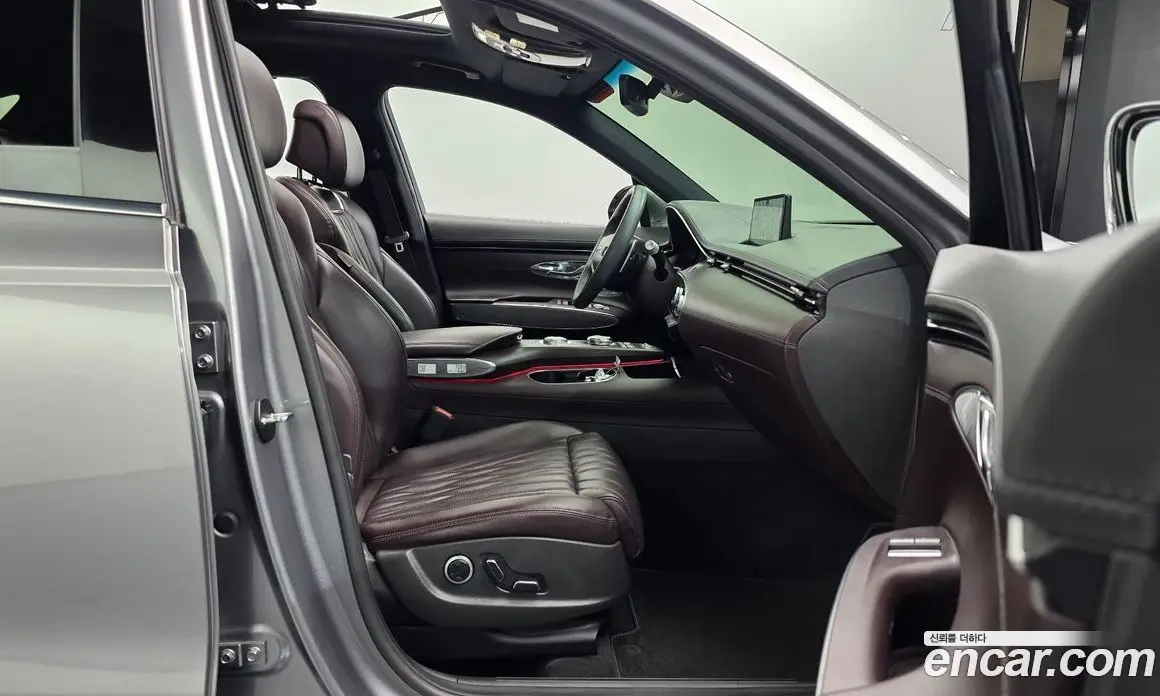 Genesis GV70 2021 2.5 автомат (гидро), фото 15 Genesis GV70 2021 2.5 автомат (гидро), фото 15