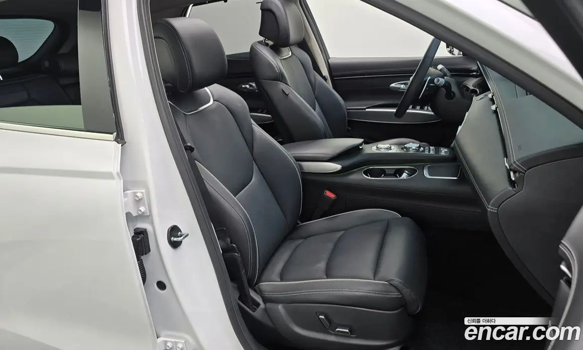 Genesis GV70 2023 2.5 автомат (гидро), фото 16 Genesis GV70 2023 2.5 автомат (гидро), фото 16