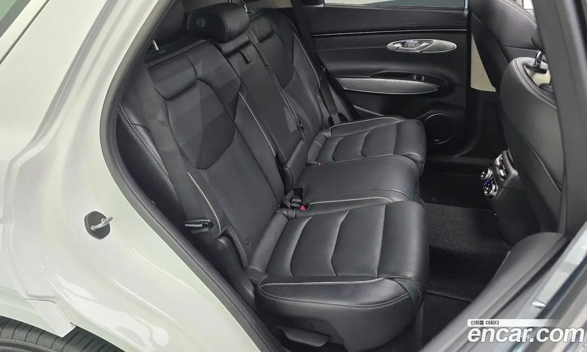Genesis GV70 2023 2.5 автомат (гидро), фото 17 Genesis GV70 2023 2.5 автомат (гидро), фото 17