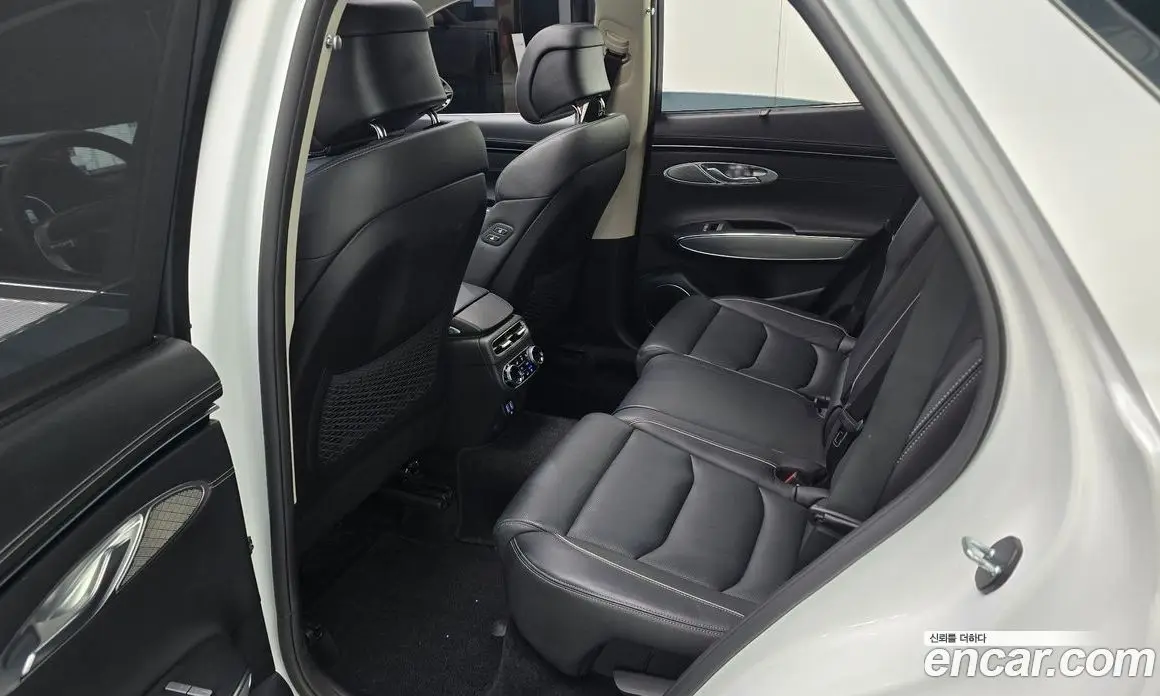 Genesis GV70 2023 2.5 автомат (гидро), фото 18 Genesis GV70 2023 2.5 автомат (гидро), фото 18