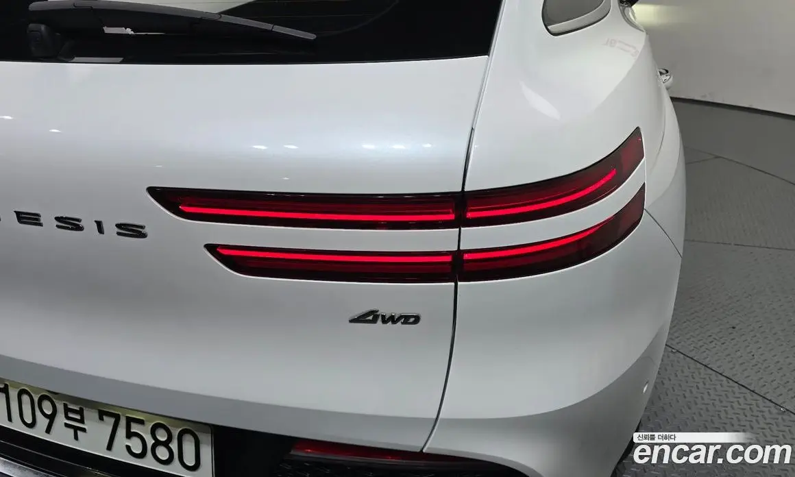 Genesis GV70 2023 2.5 автомат (гидро), фото 9 Genesis GV70 2023 2.5 автомат (гидро), фото 9