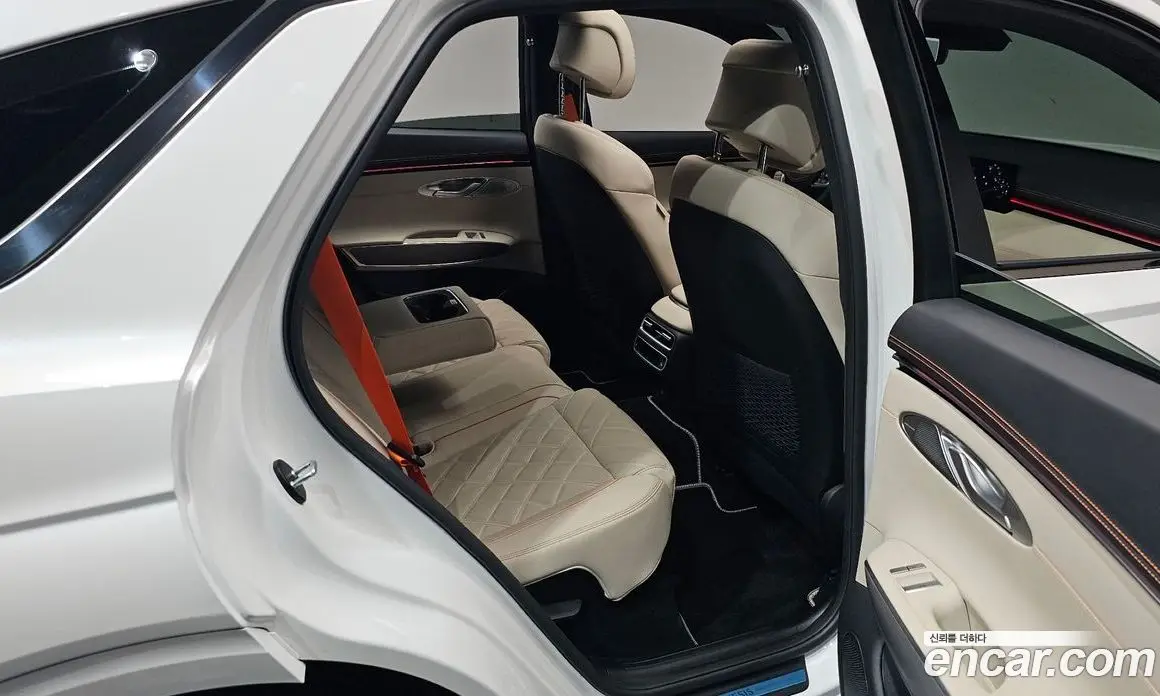 Genesis GV70 2024 2.5 автомат (гидро), фото 17