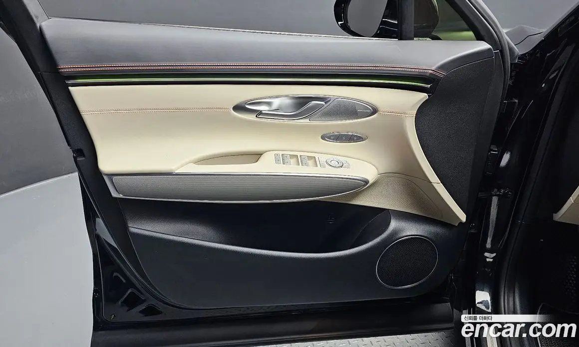 Genesis GV70 2025 2.5 автомат (гидро), фото 13