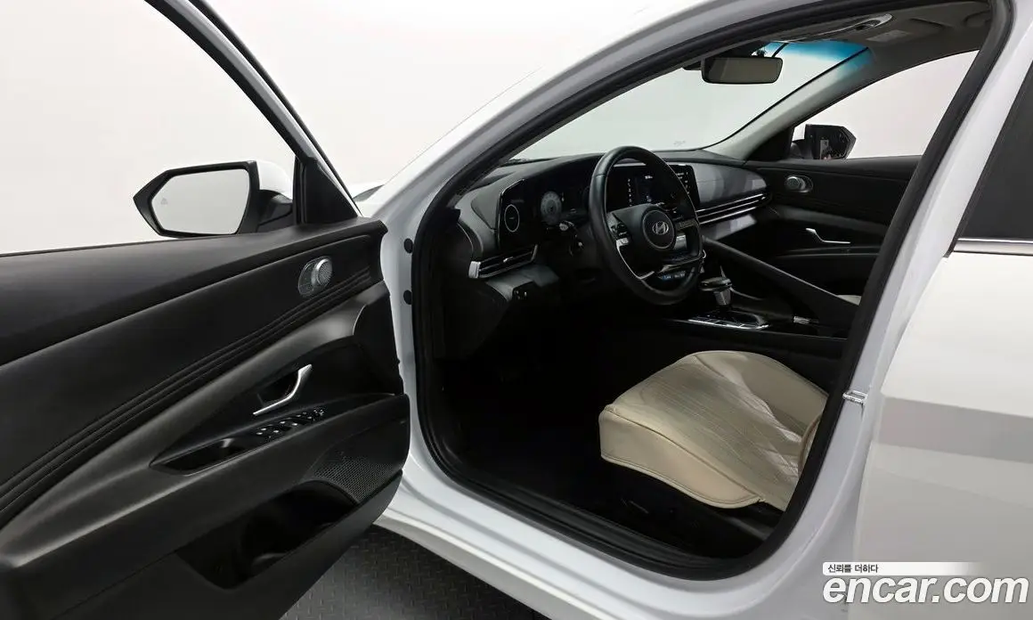 Hyundai Avante 2023 1.6 автомат (гидро), фото 13