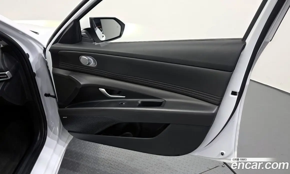 Hyundai Avante 2023 1.6 автомат (гидро), фото 14