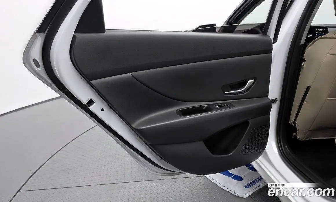 Hyundai Avante 2023 1.6 автомат (гидро), фото 15