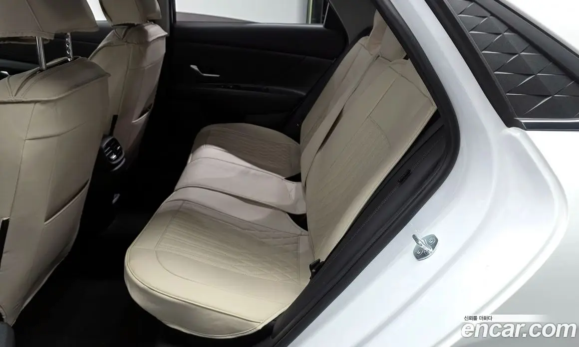 Hyundai Avante 2023 1.6 автомат (гидро), фото 16