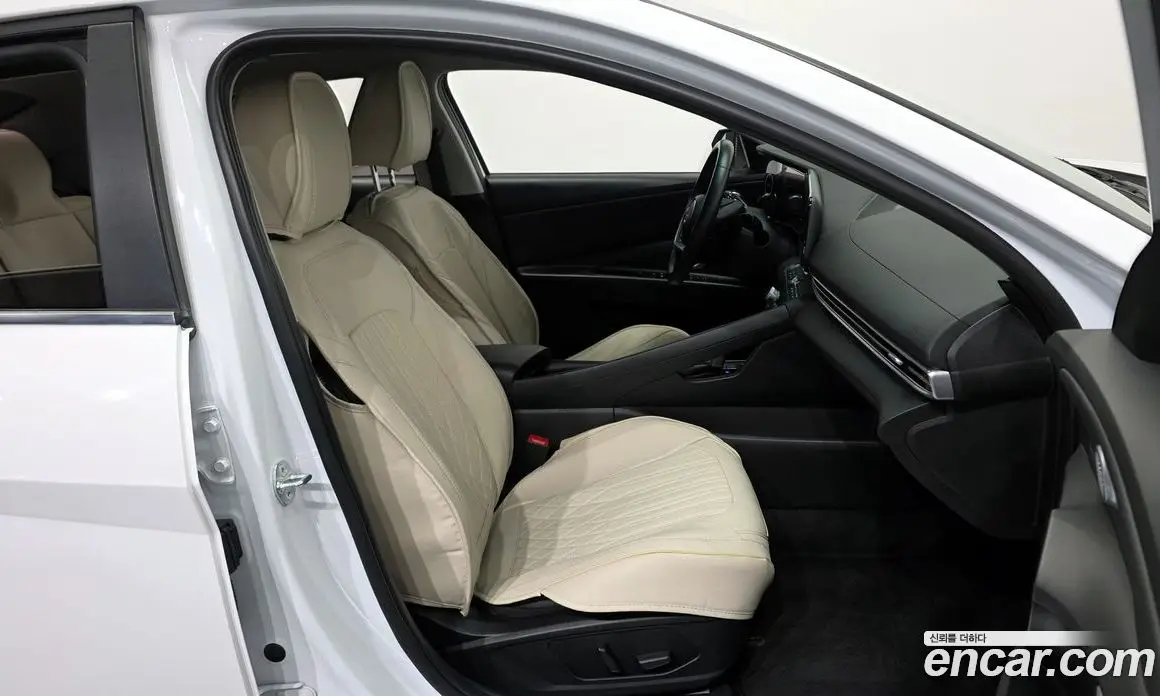 Hyundai Avante 2023 1.6 автомат (гидро), фото 17