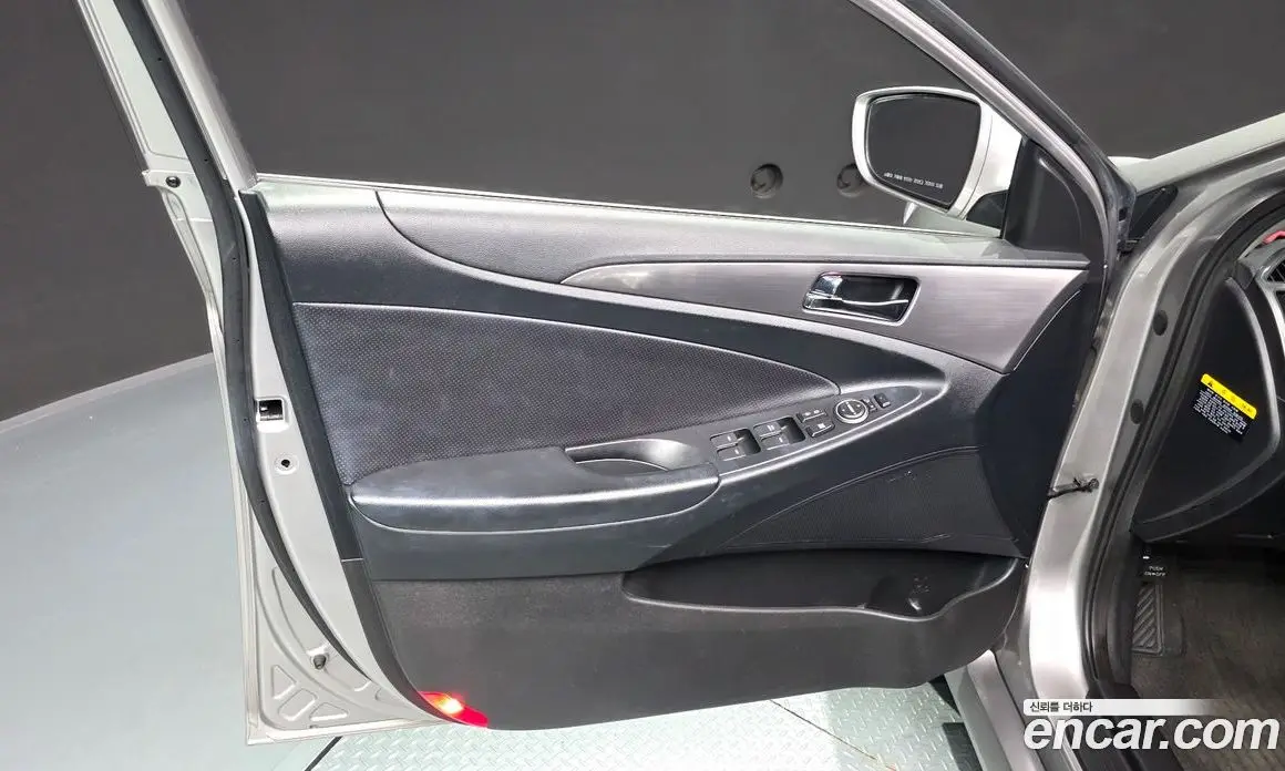 Hyundai Sonata 2013 2.0 автомат (гидро), фото 13