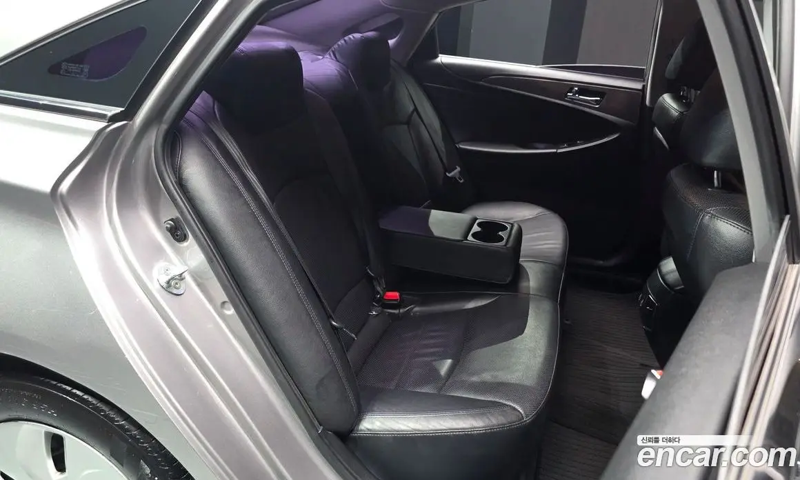 Hyundai Sonata 2013 2.0 автомат (гидро), фото 17