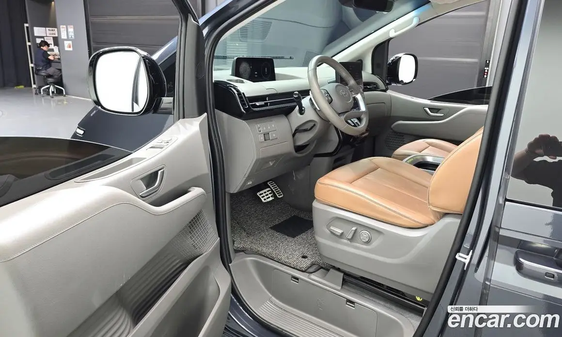 Hyundai Staria 2023 2.2 автомат (гидро), фото 13