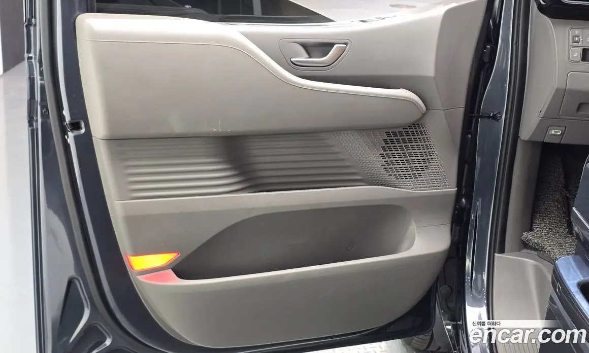 Hyundai Staria 2023 2.2 автомат (гидро), фото 14
