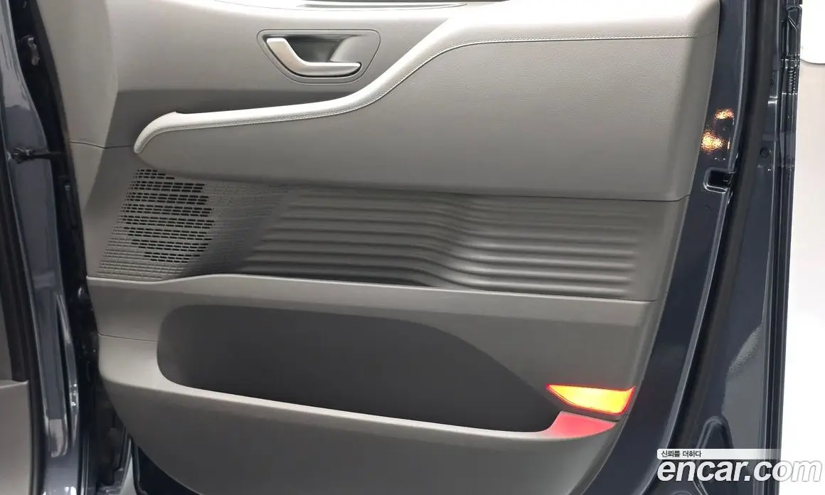 Hyundai Staria 2023 2.2 автомат (гидро), фото 15