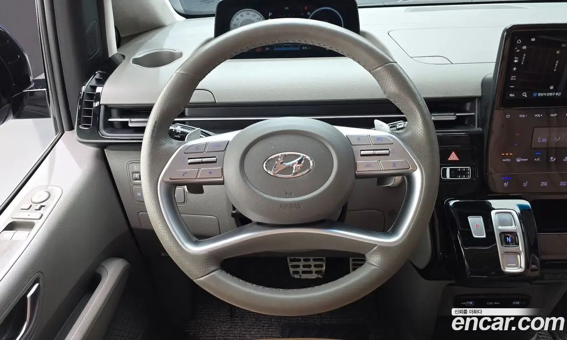Hyundai Staria 2023 2.2 автомат (гидро), фото 19