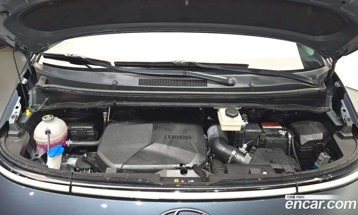 Hyundai Staria 2023 2.2 автомат (гидро), фото 6