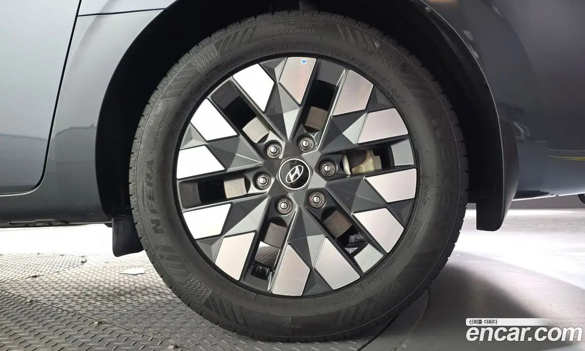 Hyundai Staria 2023 2.2 автомат (гидро), фото 7