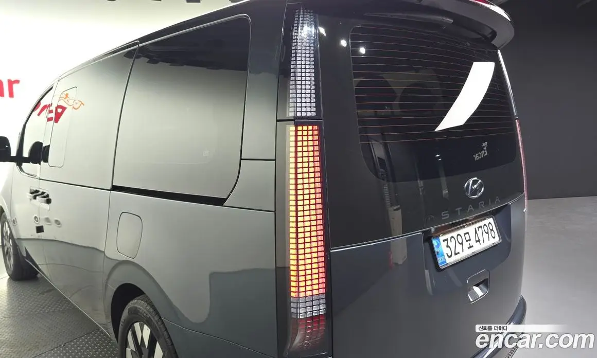 Hyundai Staria 2023 2.2 автомат (гидро), фото 9