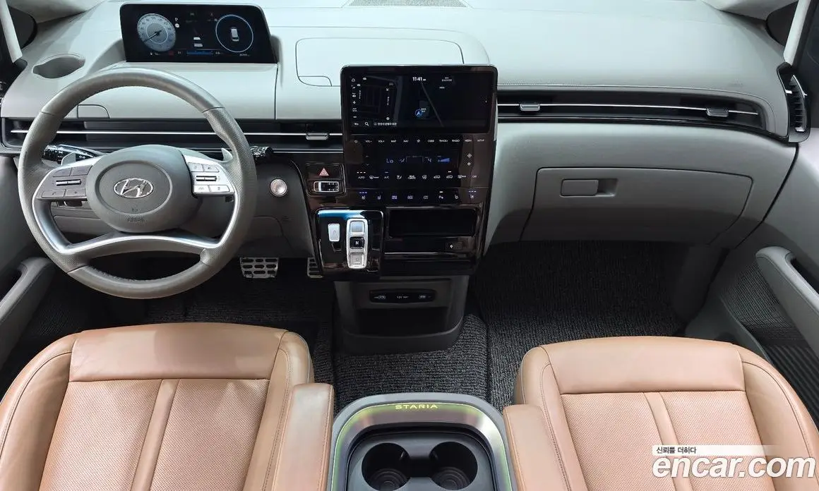 Hyundai Staria 2023 2.2 автомат (гидро), фото 10