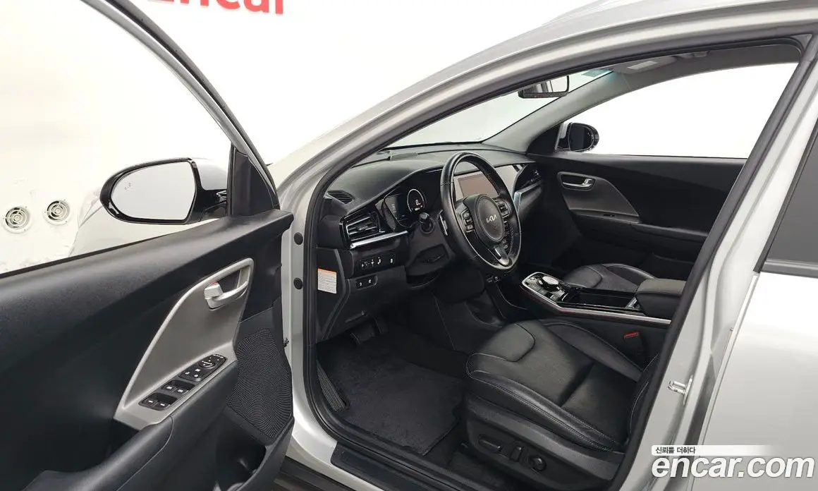 Kia Niro 2023 0.2 автомат (гидро), фото 12