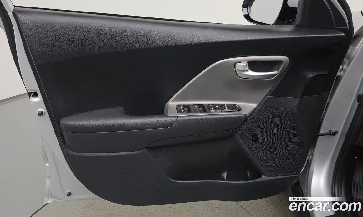 Kia Niro 2023 0.2 автомат (гидро), фото 13