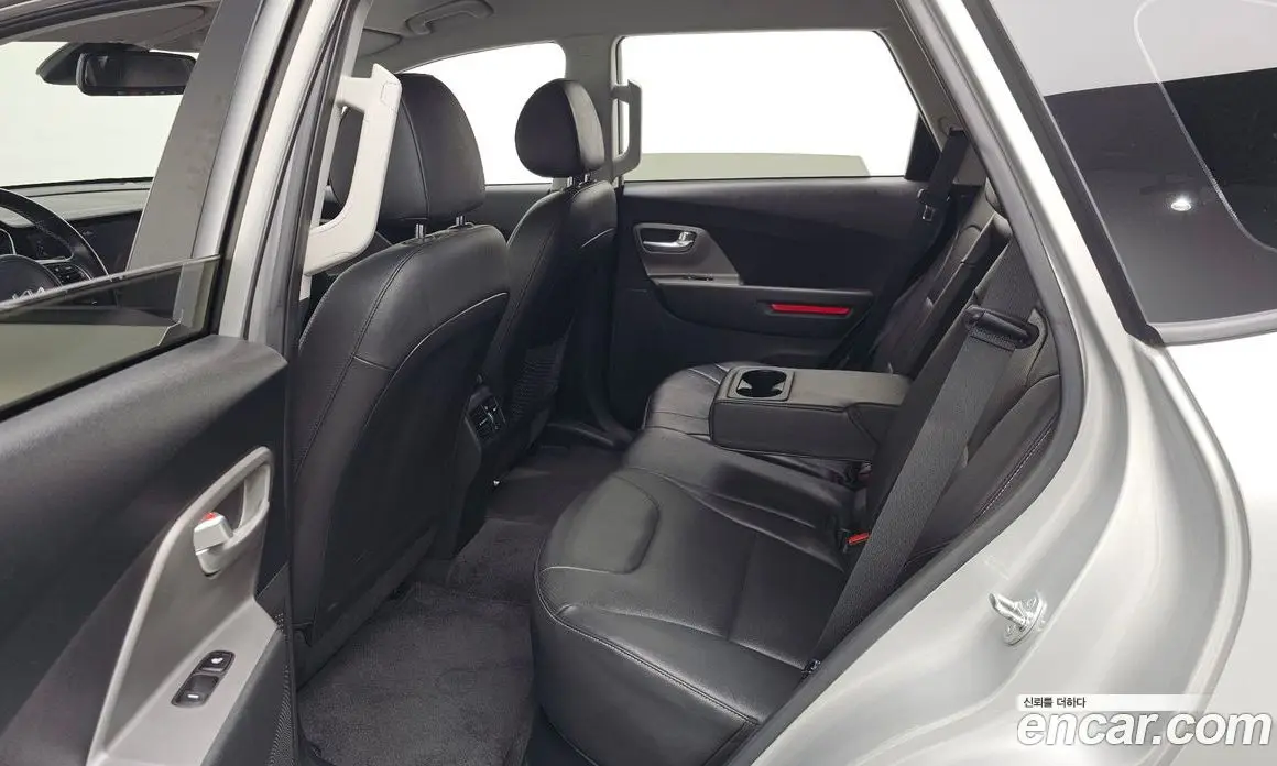 Kia Niro 2023 0.2 автомат (гидро), фото 15