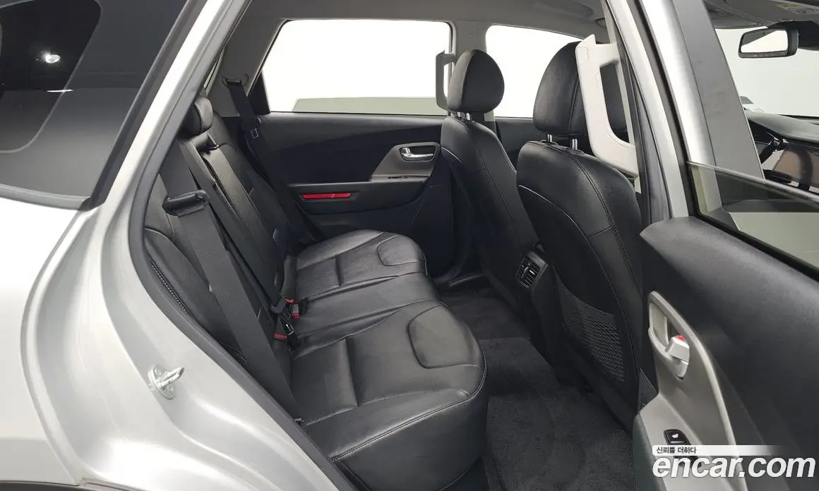 Kia Niro 2023 0.2 автомат (гидро), фото 17