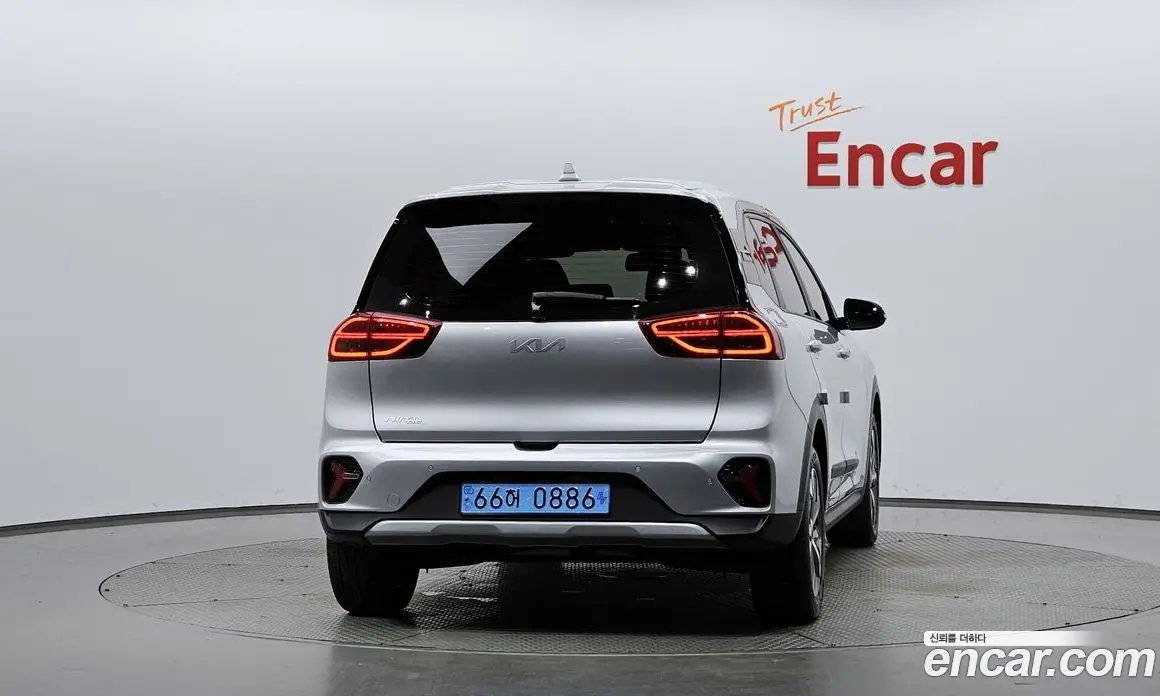 Kia Niro 2023 0.2 автомат (гидро), фото 3