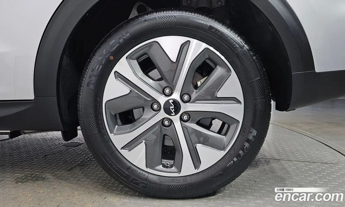Kia Niro 2023 0.2 автомат (гидро), фото 4