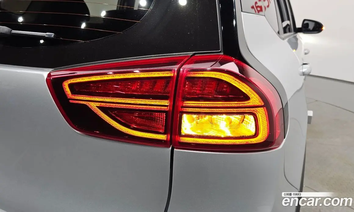 Kia Niro 2023 0.2 автомат (гидро), фото 8