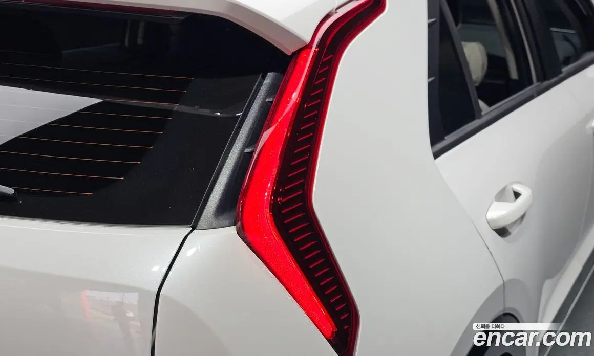 Kia Niro 2023 1.6 автомат (гидро), фото 9