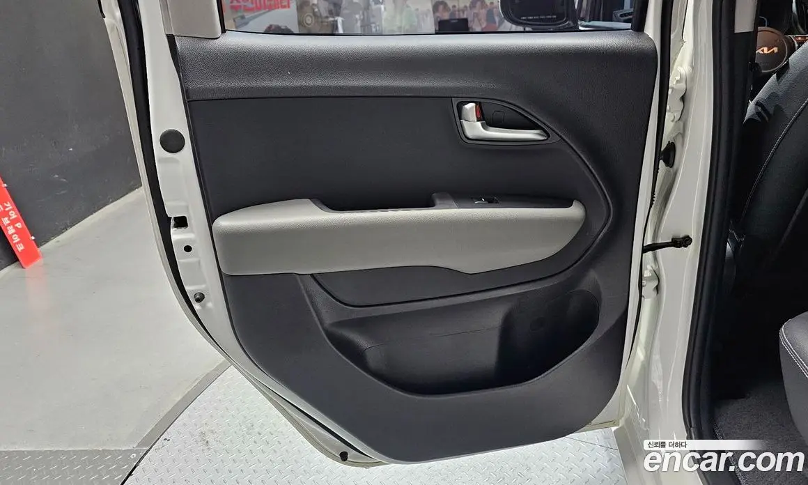 Kia Ray 2023 1.0 автомат (гидро), фото 15