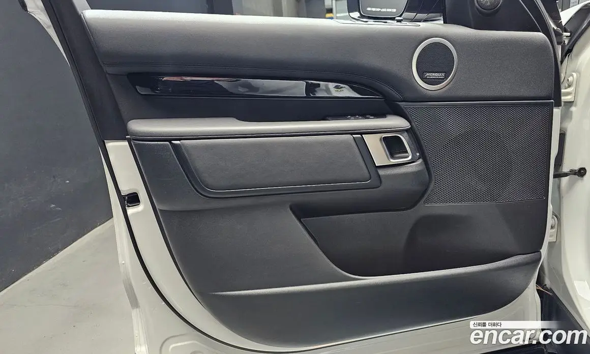 Land Rover Discovery 2021 3.0 автомат (гидро), фото 14