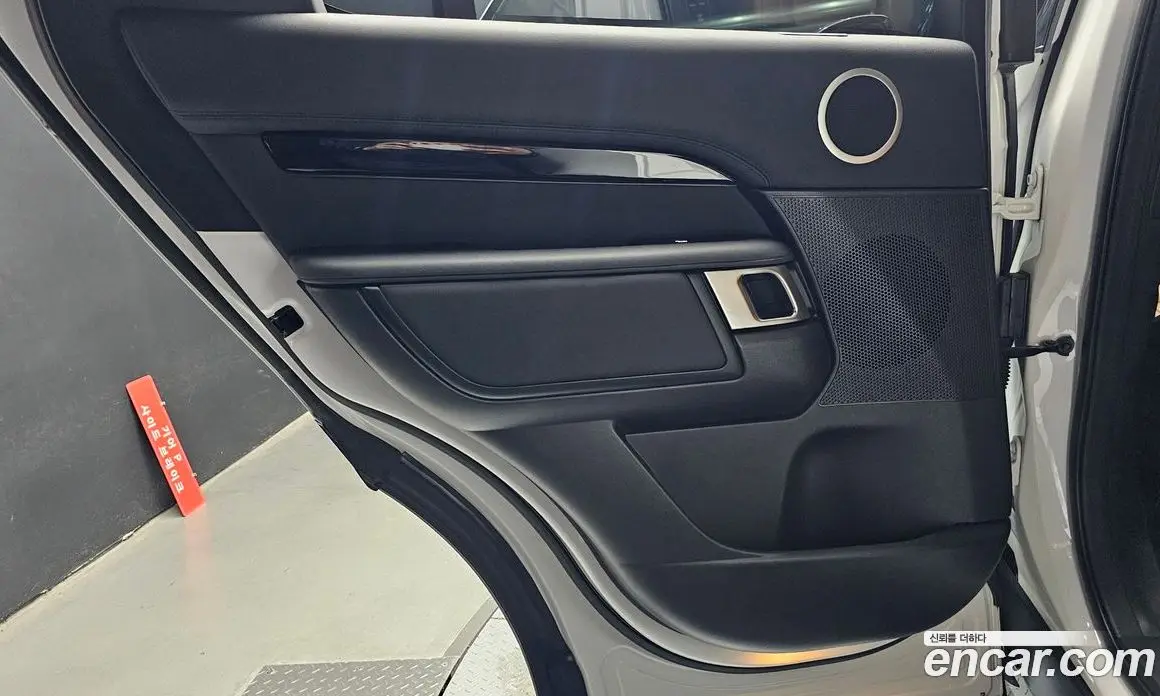 Land Rover Discovery 2021 3.0 автомат (гидро), фото 15