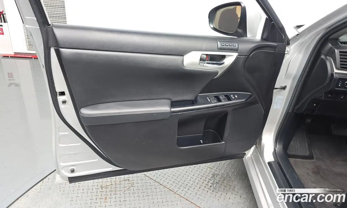 Lexus CT200h 2011 1.8 автомат (гидро), фото 13